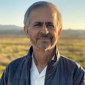 Headshot of Aftab Omer