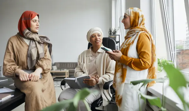 International students collaborating during an online graduate class