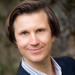 
nico roenpagel headshot